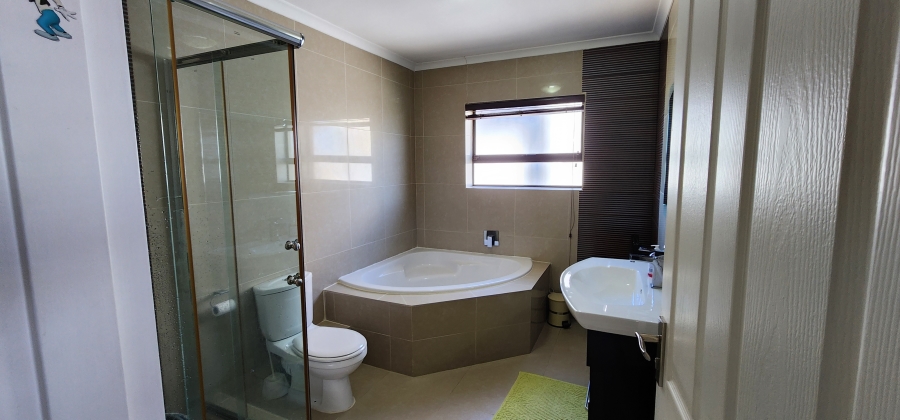 4 Bedroom Property for Sale in Parklands East Western Cape